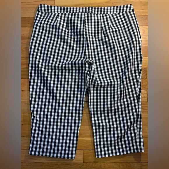 Time and Tru size 20 checkered capri pants - Picture 2 of 3